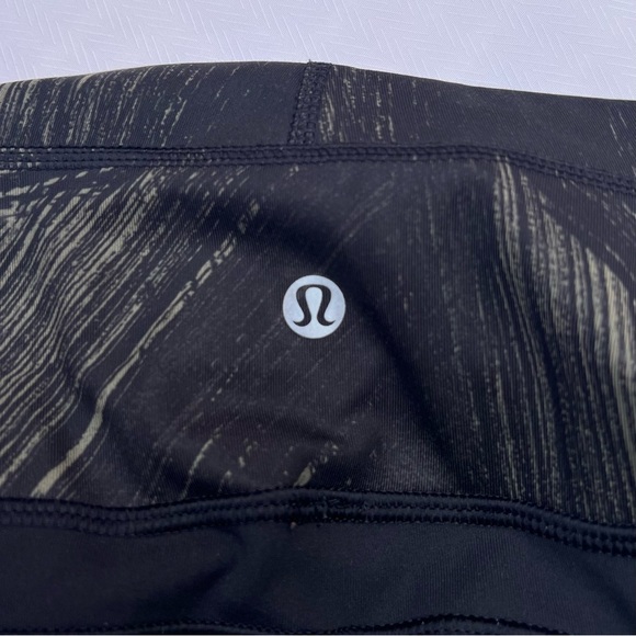Lululemon Run the Course geometric green & black crop mid rise leggings - Picture 6 of 9